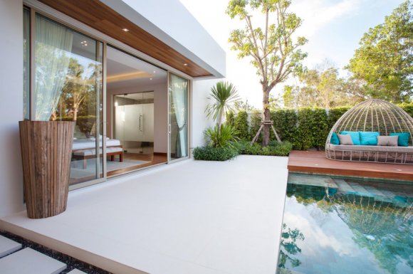 Rénovation de piscine en béton par pisciniste à Chasselay
