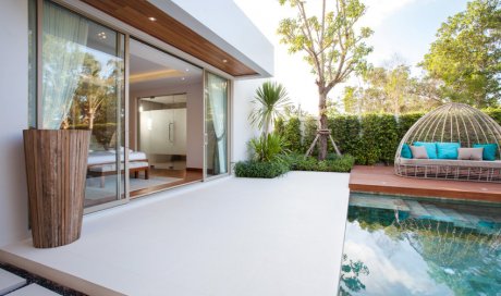 Rénovation de piscine en béton par pisciniste à Chasselay