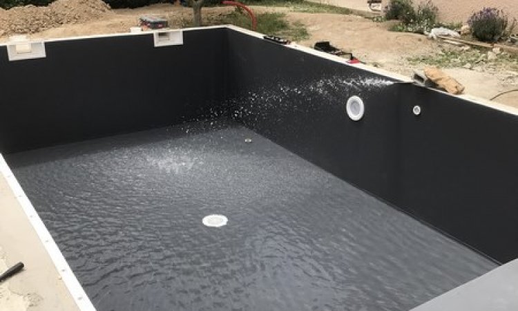 Construction et aménagement de terrain pour une piscine - Grézieu-la-Varenne - Ouest Piscines