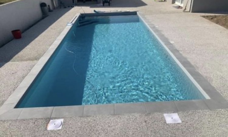 Construction et aménagement de terrain pour une piscine - Grézieu-la-Varenne - Ouest Piscines