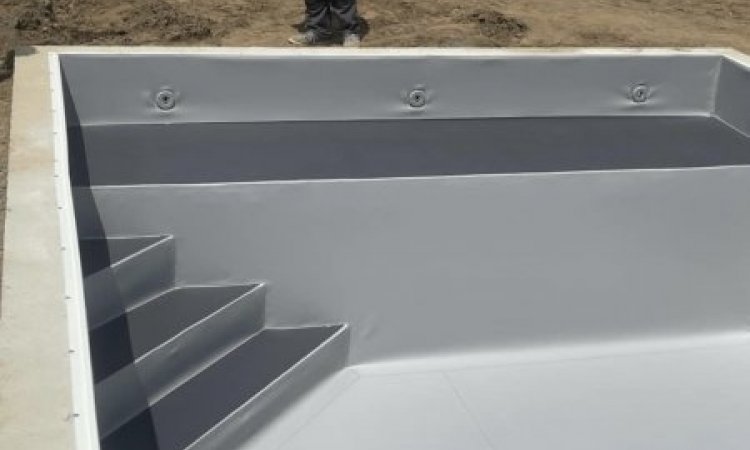 Construction et aménagement de terrain pour une piscine - Grézieu-la-Varenne - Ouest Piscines