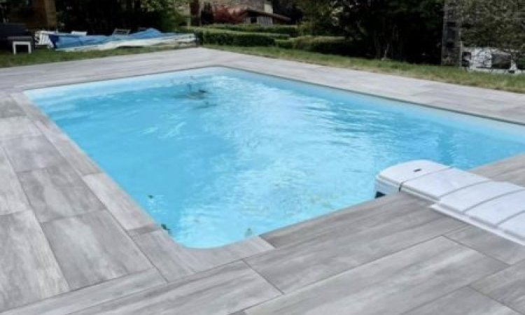 Construction et aménagement de terrain pour une piscine - Grézieu-la-Varenne - Ouest Piscines