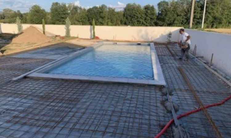 Construction et aménagement de terrain pour une piscine - Grézieu-la-Varenne - Ouest Piscines
