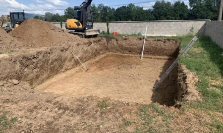 Construction et aménagement de terrain pour une piscine - Grézieu-la-Varenne - Ouest Piscines